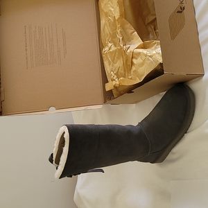 Brand NEW Koolaburra bu Ugg